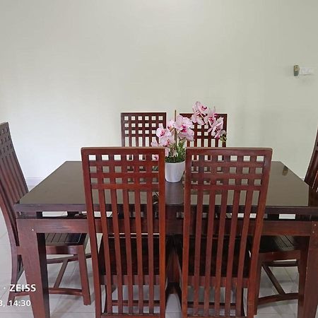 Homestay Yasmeen มารัง ภายนอก รูปภาพ