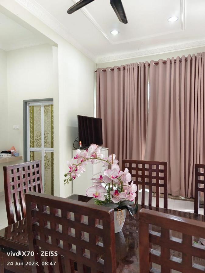 Homestay Yasmeen มารัง ภายนอก รูปภาพ